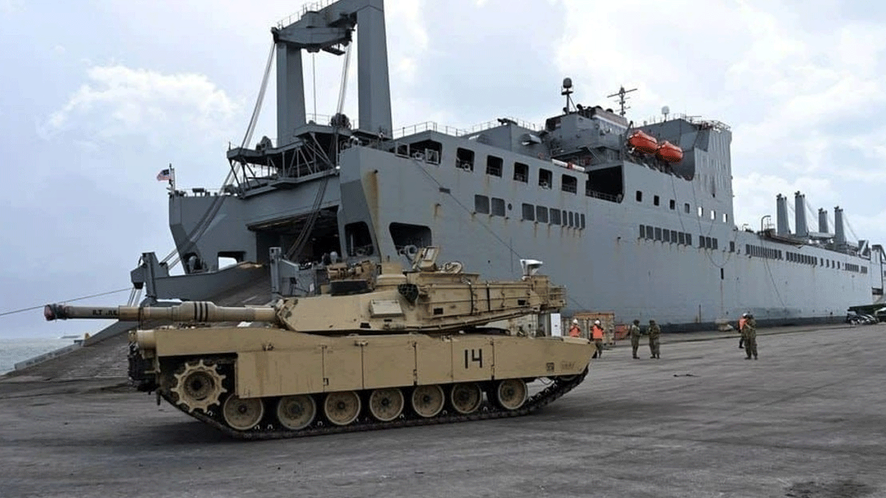 Neler oluyor? ABD askeri gemisi Yunanistan'a demir attı