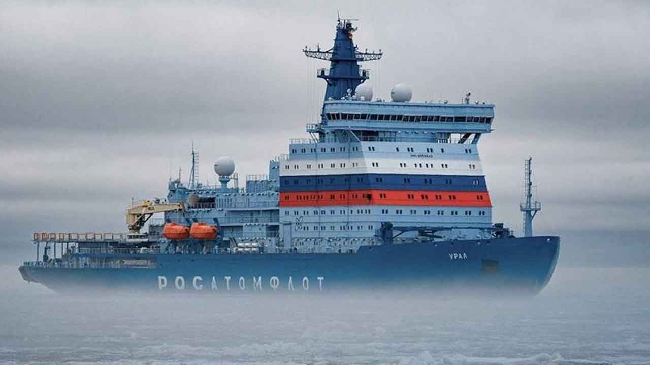 Neler oluyor? Rusya'ya ait iki gemi vuruldu