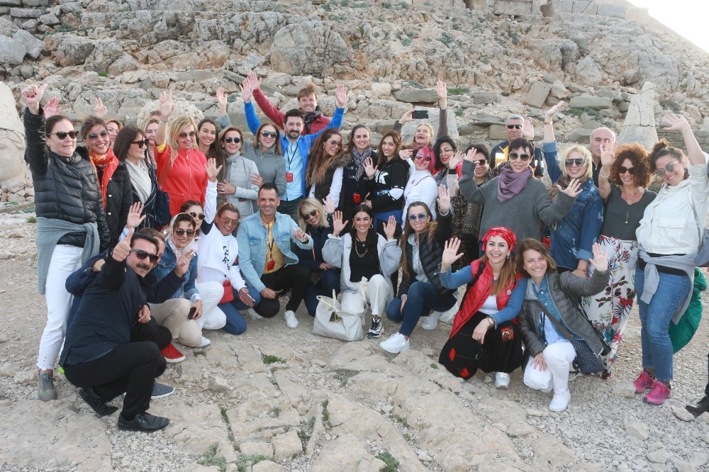 Nemrut Dağı ünlüleri ağırladı 