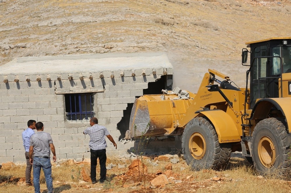 Nemrut Tahtı’nın yakınındaki kaçak yapılar yıkıldı 