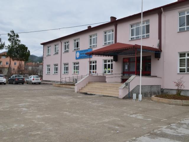 Nenehatun ortaokulu yıkılıyor 
