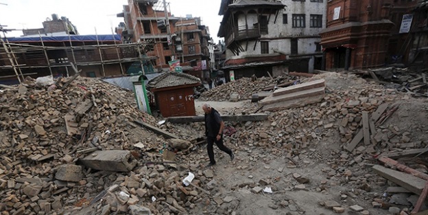 Nepal depreminde ölü sayısı 3 bin 300'e yükseldi