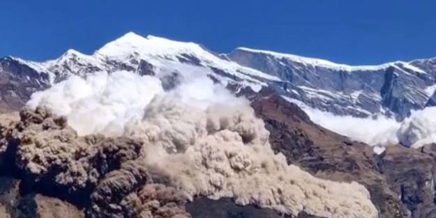 Nepal'de felaket! Bir ortaokula çığ düştü