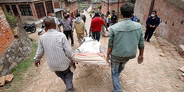 Nepal'de ölü sayısı hızla artıyor