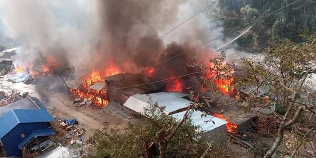 Nepal'de yangın faciası! Onlarca ev küle döndü