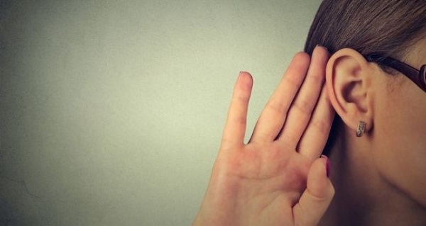 Neredeyse herkes bu hatayı yapıyor! Bu alışkanlık işitme kaybına sebep oluyor