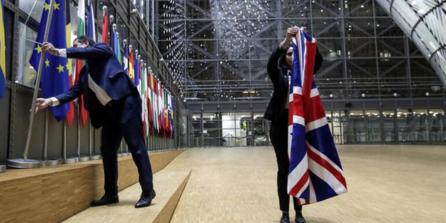 Neredeyse yarım asırdır oradaydı! Bayrak indirildi