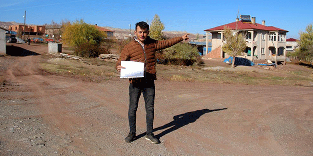 Nereye gitse kimse inanmıyor! Yaşıtları gezerken bakın o ne yapıyor