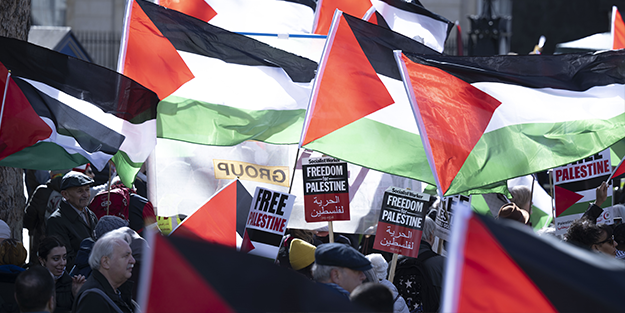 Nereye gitse tepkiler çığ gibi! Netanyahu'ya İngiltere'de soğuk duş