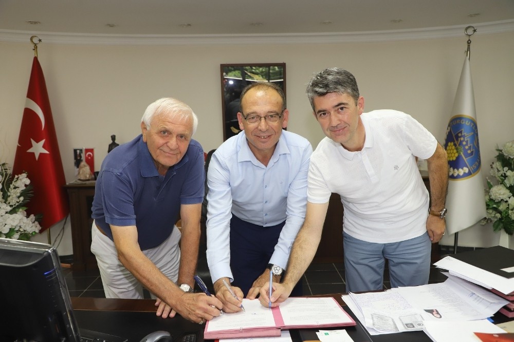 Neriman Gürel Sağlık Ocağı’nda protokol imzaları atıldı 