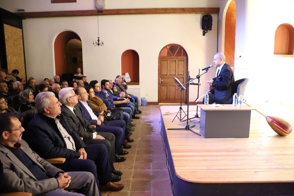 Neşet Ertaş Turgutlu’da türküleriyle anıldı 