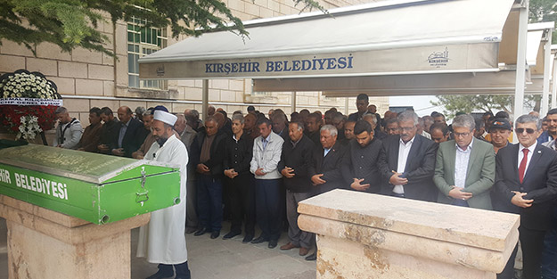 Neşet Ertaş'ın kız kardeşi defnedildi