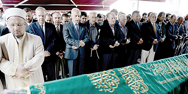 Neslişah Sultan dualarla uğurlandı