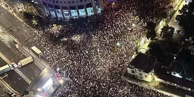 Netanyahu'ya istifa çağrısı! Meydanlara indiler