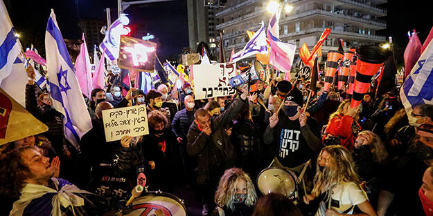 Netanyahu'ya karşı yapılan gösterilerde ortalık karıştı