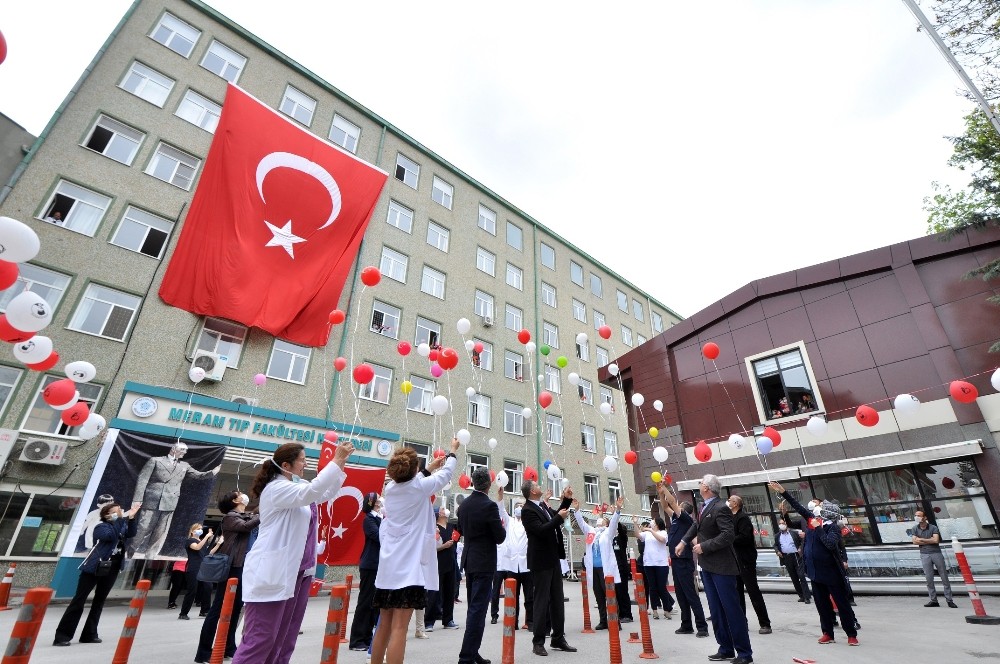 NEÜ’de tedavi gören çocuklar için balonlar uçuruldu 