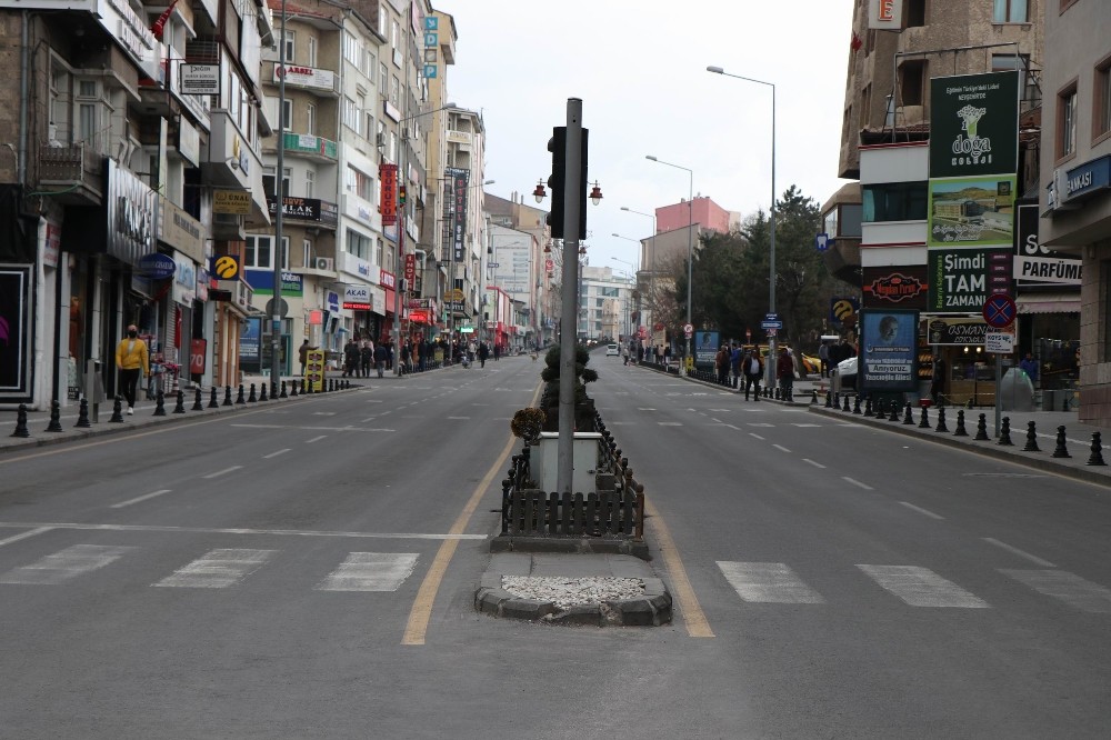 Nevşehir adeta hayalet şehre döndü 