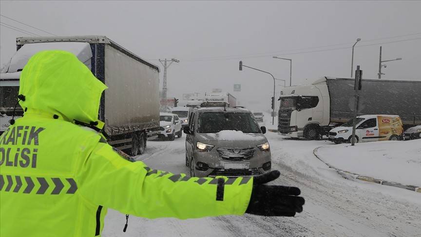 Nevşehir-Aksaray kara yolu kar nedeniyle ulaşıma kapandı