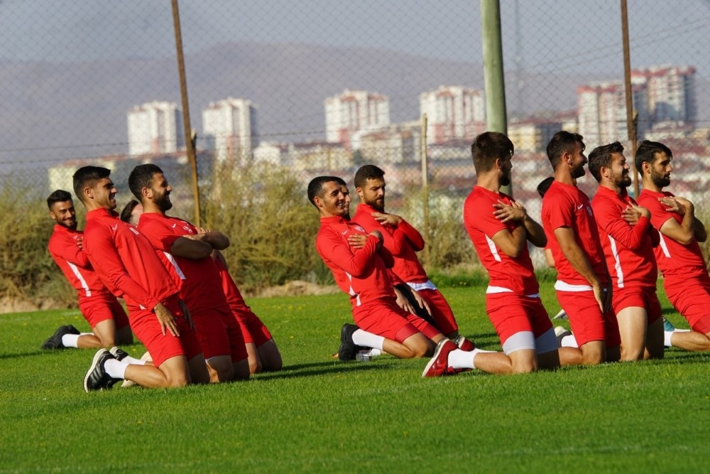 Nevşehir Belediyespor, Pazarspora’a bileniyor 