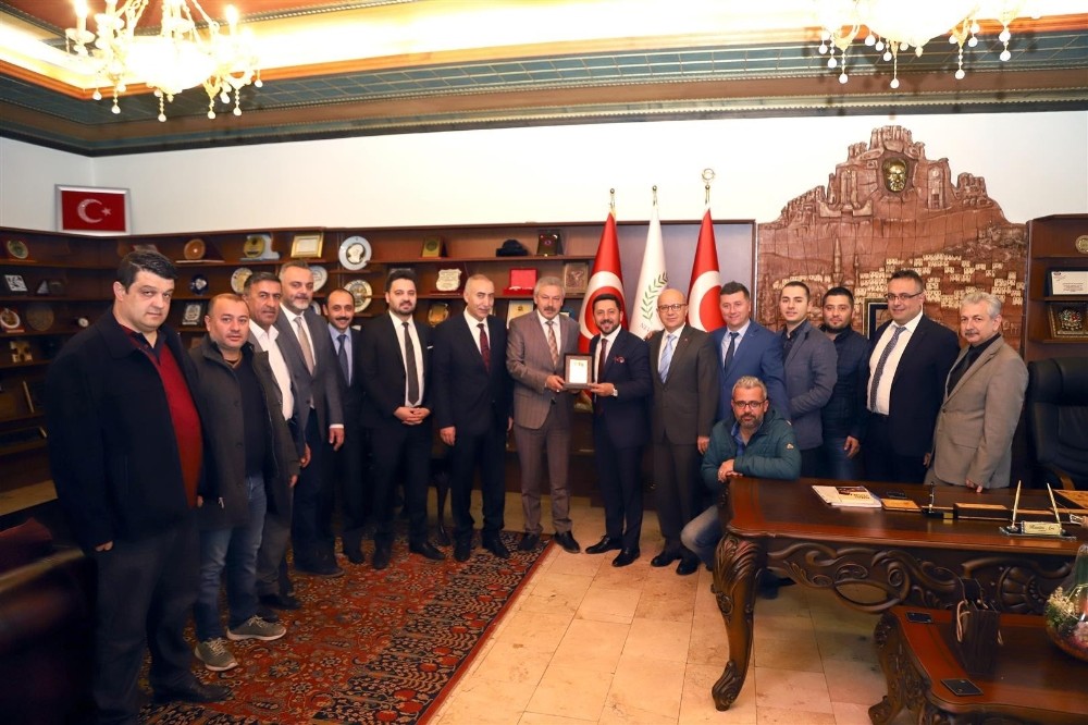 Nevşehir Belediyespor yönetimi, Başkan Arı’yı ziyaret etti 