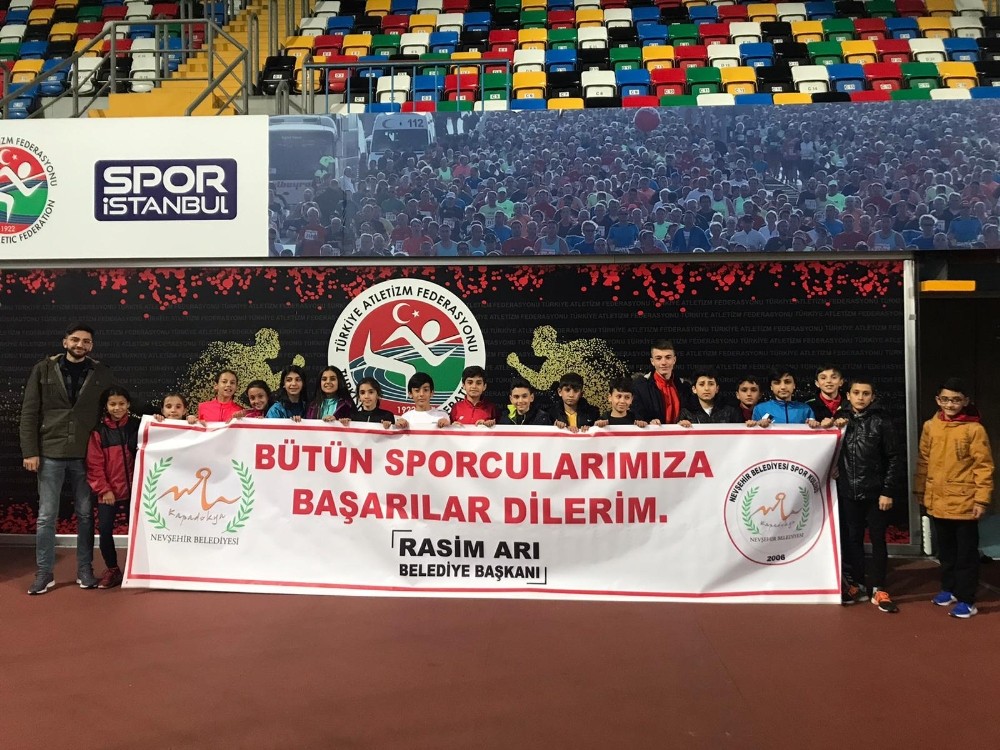 Nevşehir Belediyesporlu sporcular atletizmde 3 madalya kazandı 