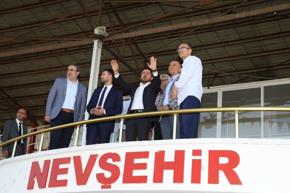 Nevşehir Belediyespor’un maçlarını oynayacağı Gazi Stadyumunda inceleme 