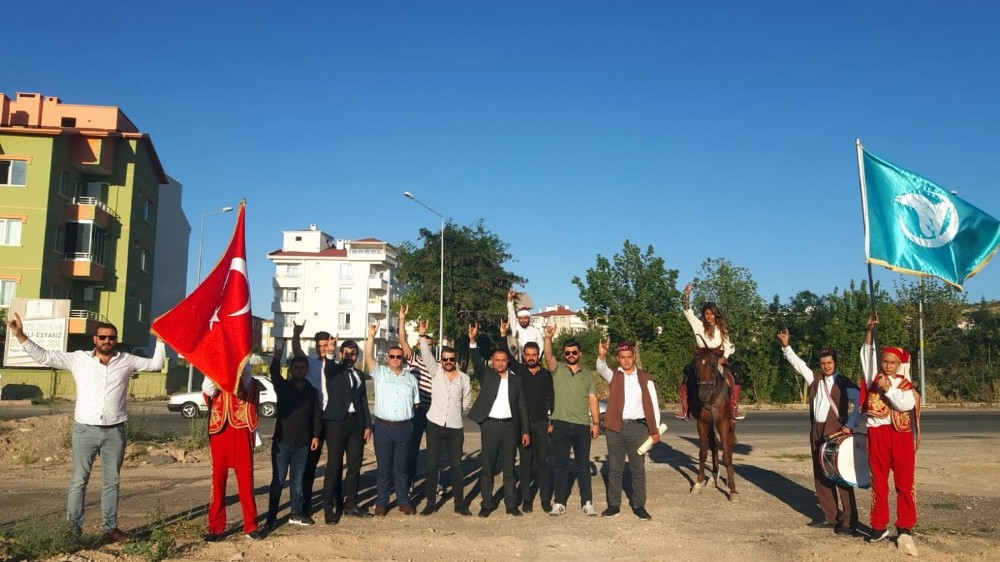 Nevşehir Ülkü Ocakları mehter kıyafetleri ile sokak sokak gezdi 