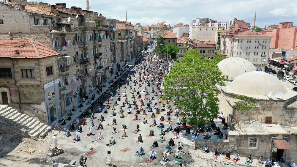 Nevşehir’de 74 gün sonra cuma namazı kılındı 