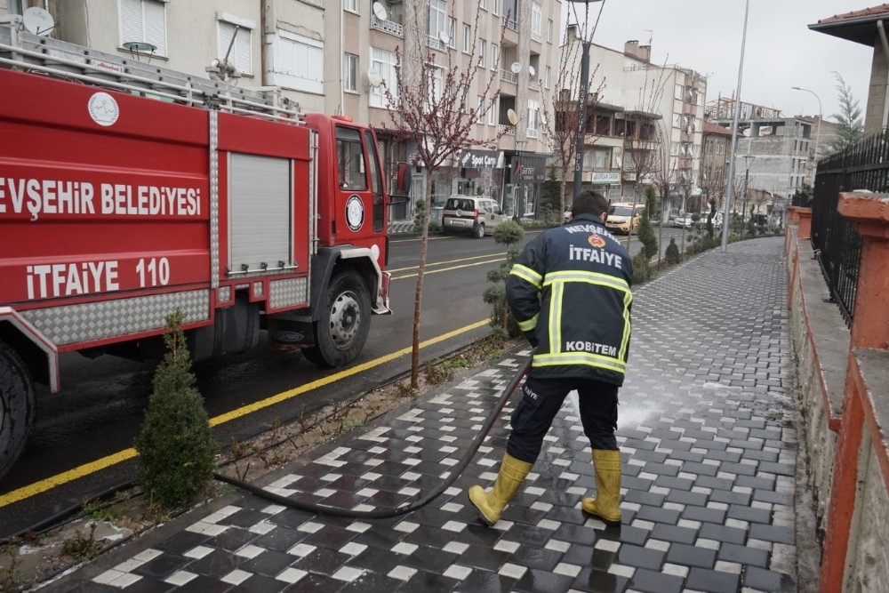 Nevşehir’de cadde ve sokaklar dezenfekte ediliyor 