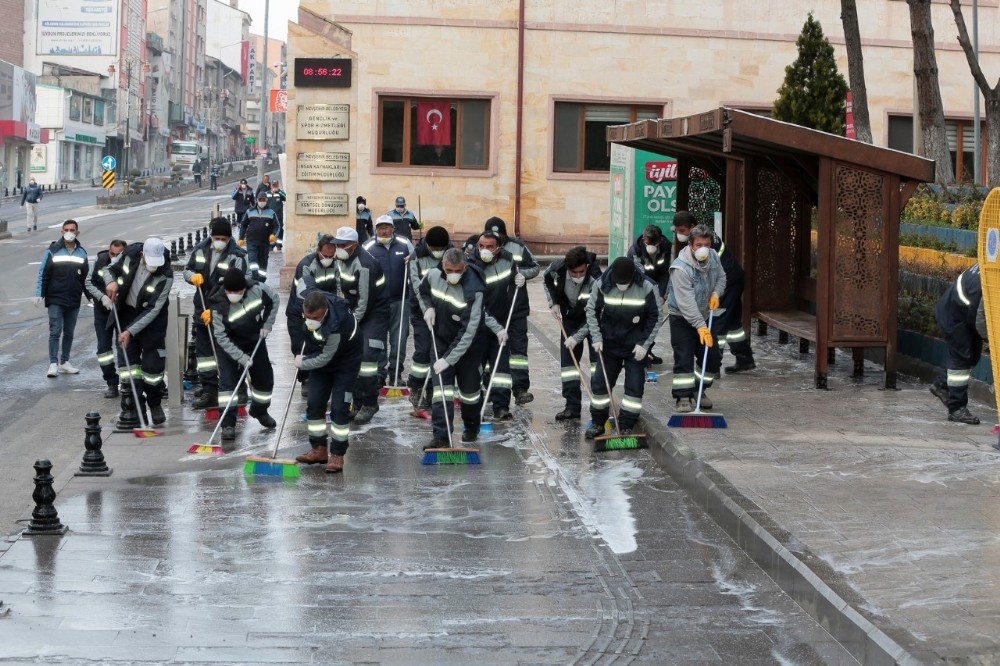 Nevşehir’de dezenfekte seferberliği sürüyor 