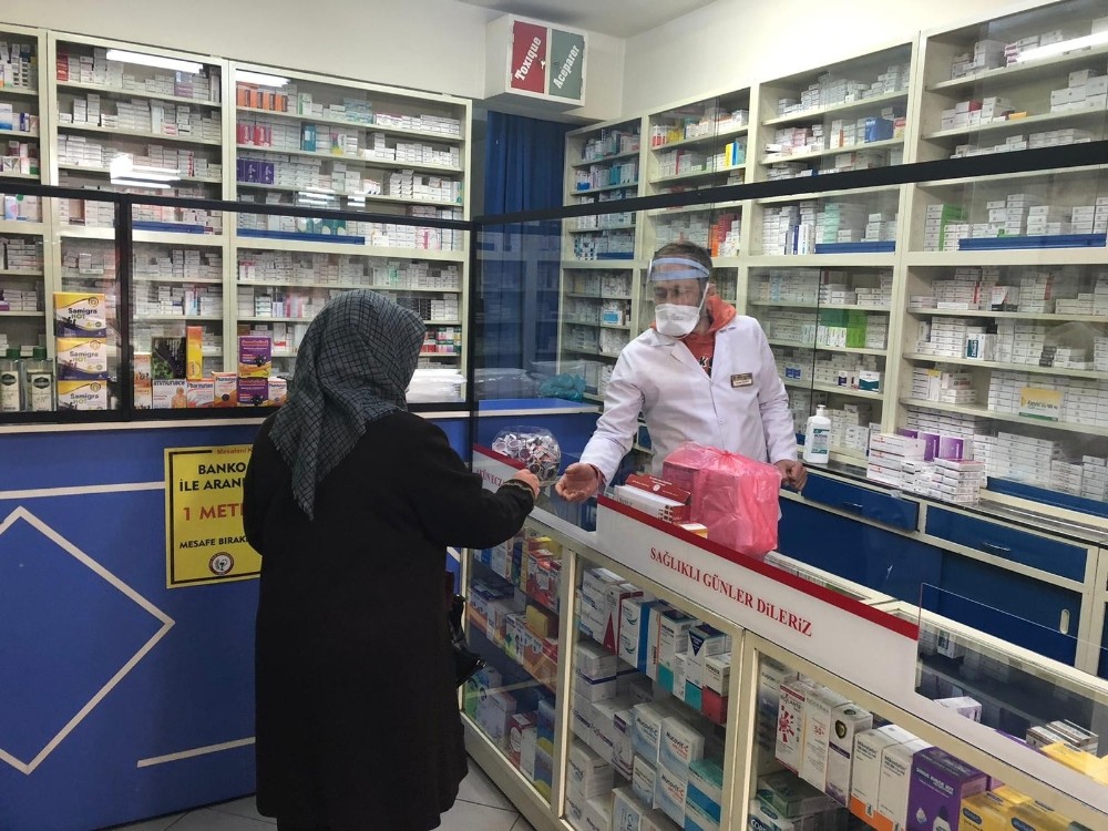 Nevşehir’de eczaneler 459 bin maske dağıttı 