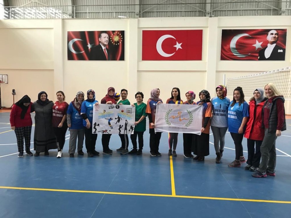Nevşehir’de “Evinin Sultanları” voleybol turnuvası başladı 