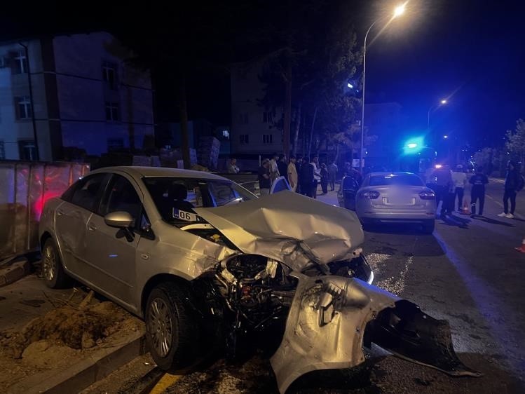 Nevşehir’de iki otomobil çarpıştı