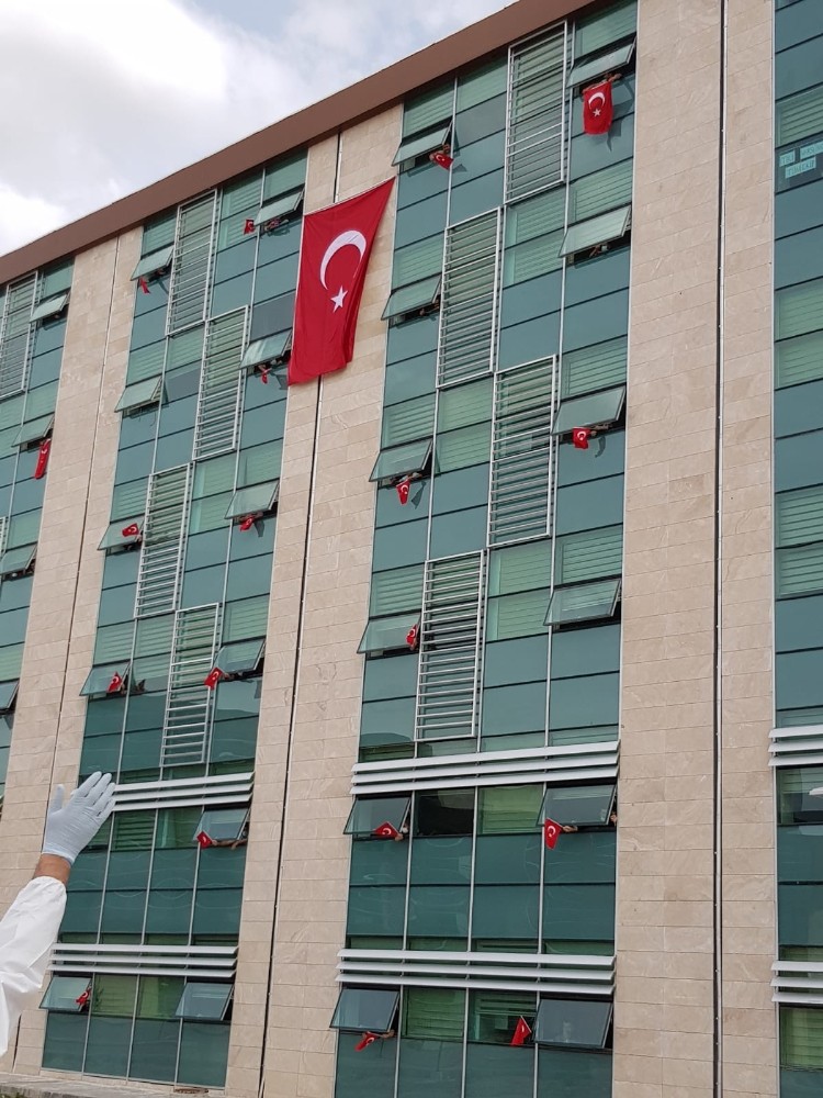 Nevşehir’de karantina altındaki Türk işçiye doğum günü sürprizi 