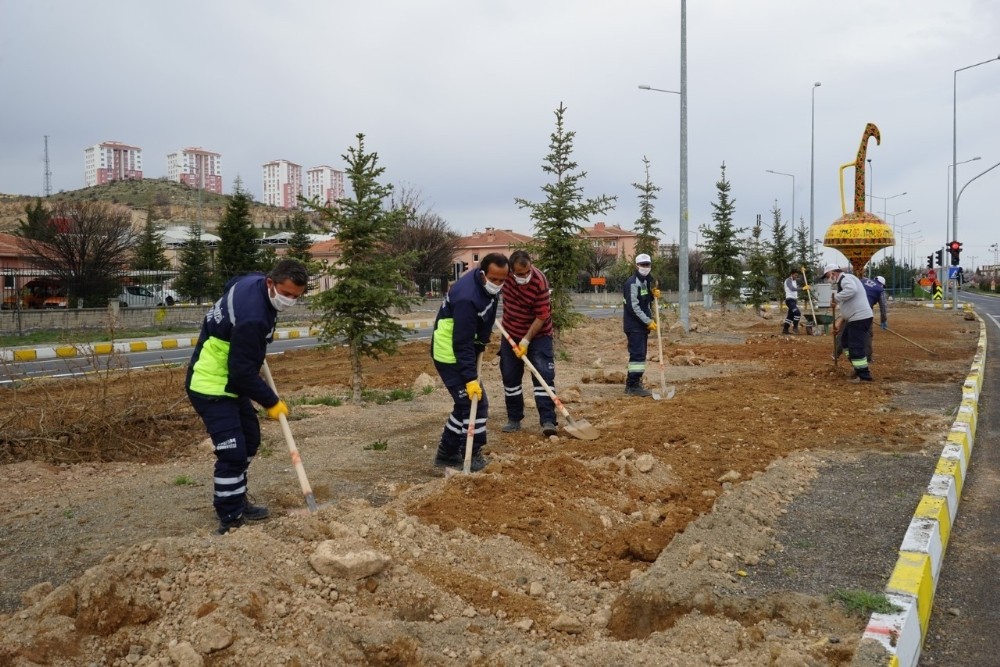 Nevşehir’de kavşak ve refüjlerde bahar hazırlığı yapılıyor 