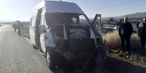 Nevşehir'de öğretmenleri taşıyan servis kaza yaptı: Yaralılar var