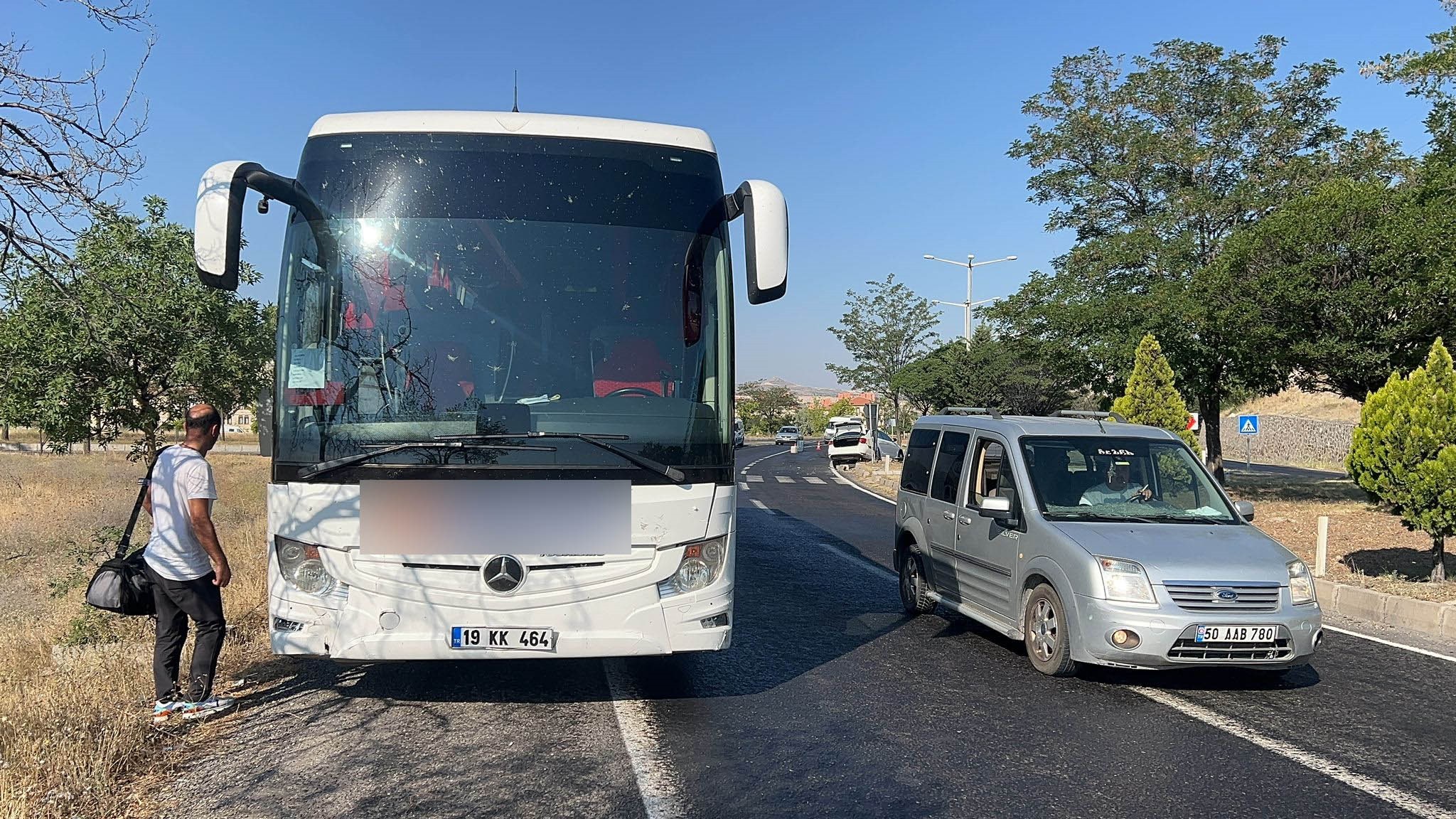 Nevşehir’de otomobil ile yolcu otobüsü çarpıştı