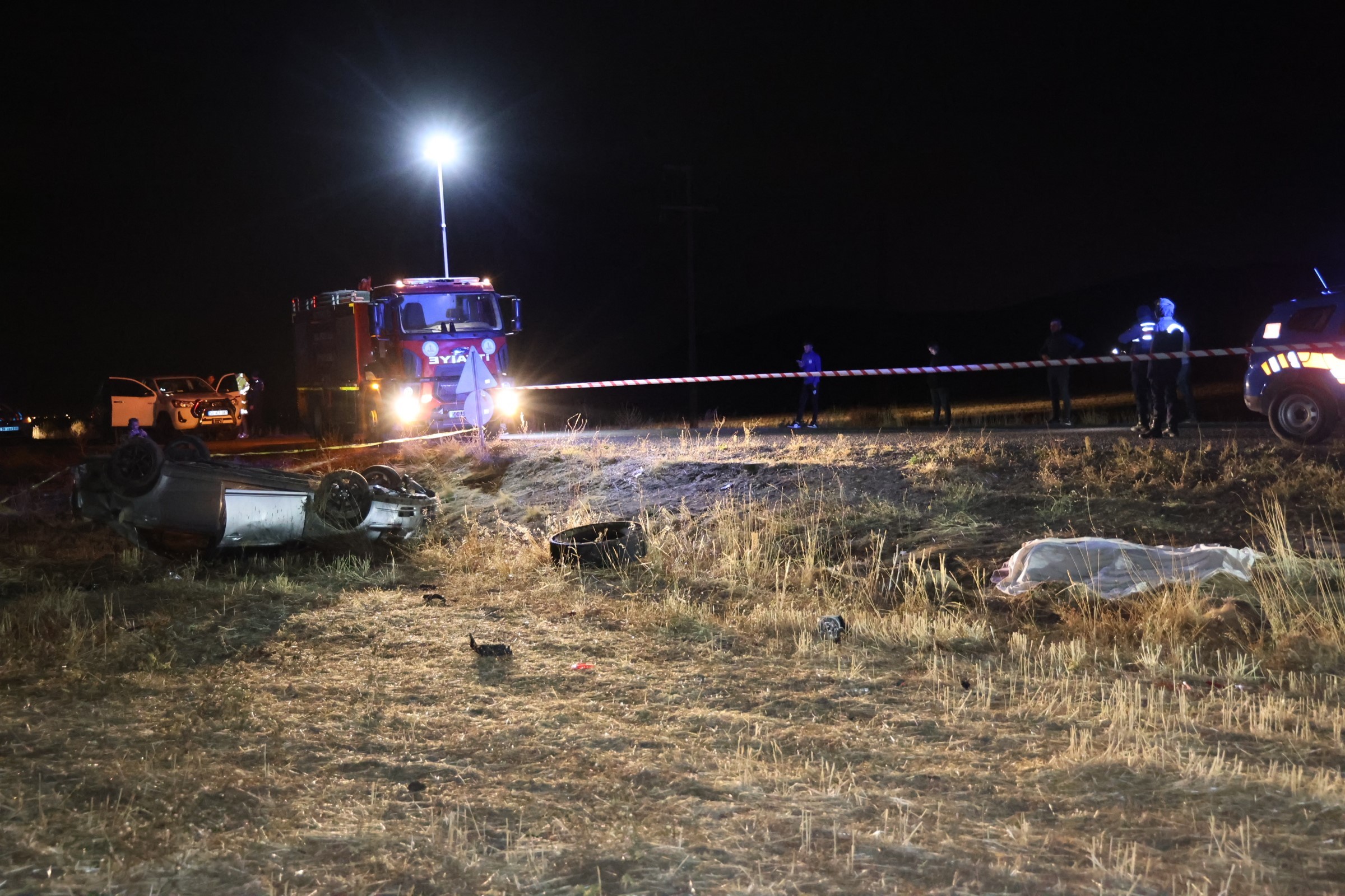 Nevşehir’de otomobil tarlaya uçtu: 2 ölü, 1 yaralı