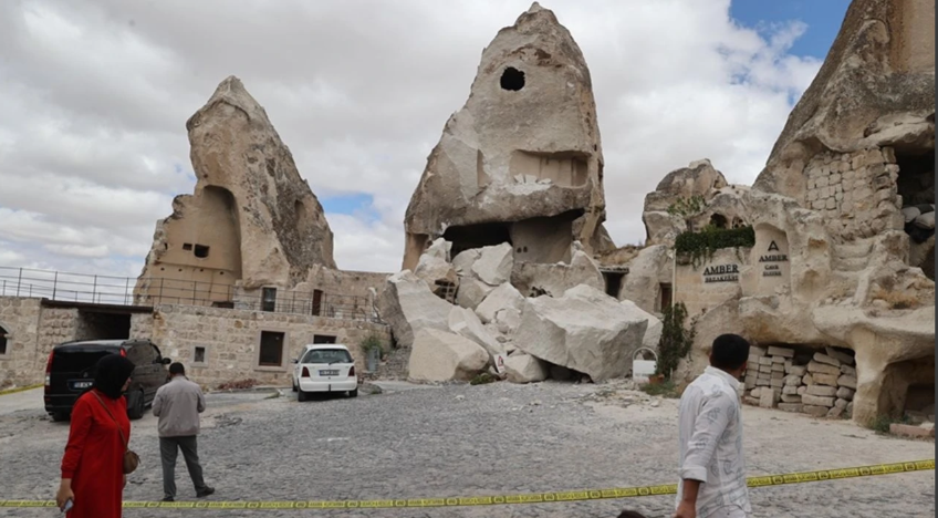 Nevşehir'de peribacası çöktü!