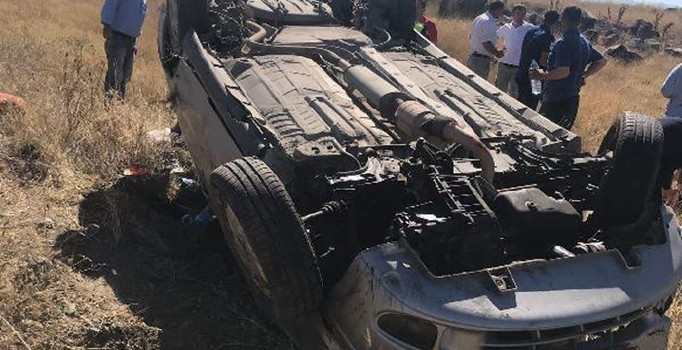 Nevşehir'de takla atan otomobil tarlaya uçtu: 6 kişi yaralandı