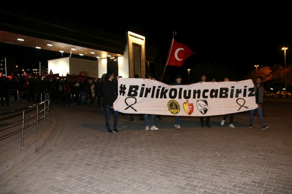 Nevşehir’de taraftar öğrenciler “Bahar Kalkanı Harekatı” na destek için yürüdü 