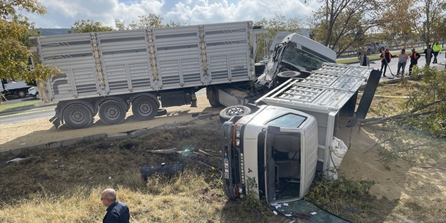 Nevşehir'de TIR ile kamyon çarpıştı