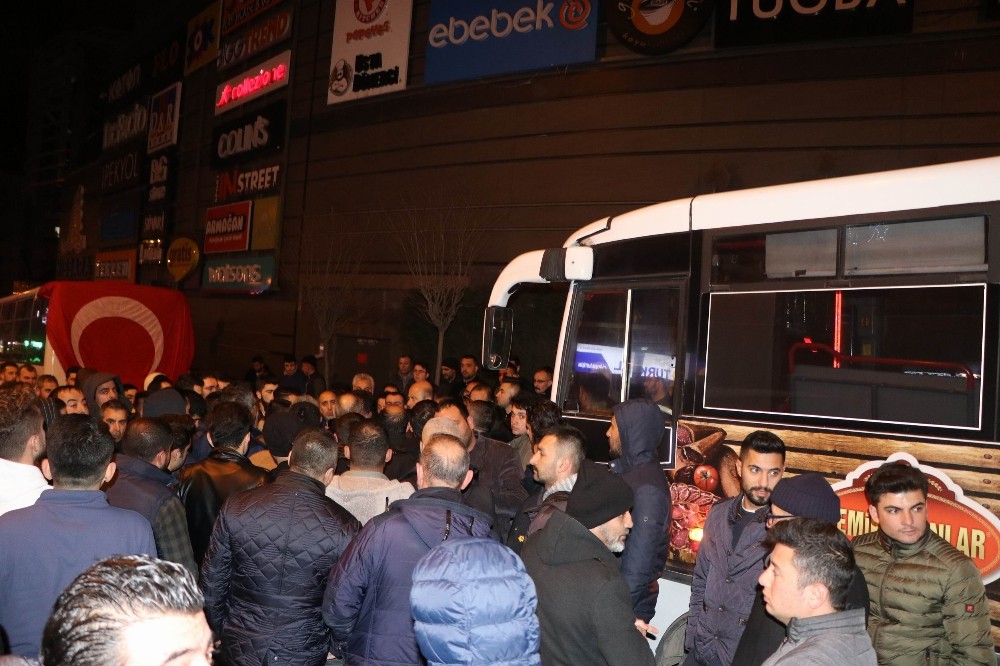 Nevşehir’de vatandaşlar Mehmetçikler için toplandı 