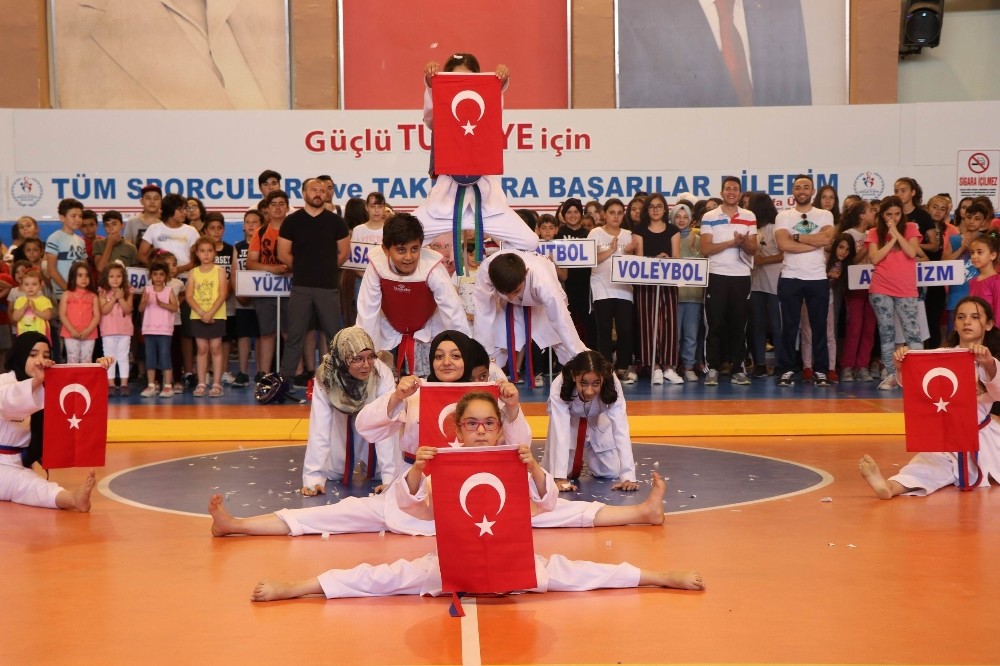 Nevşehir’de yaz spor okulları bin 500 öğrencinin katılımıyla başladı 
