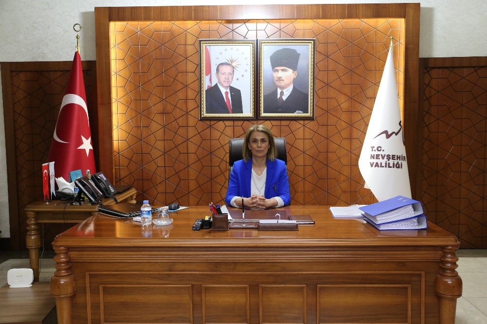 Nevşehir’in ilk kadın Valisi İnci Sezer Becel göreve başladı 