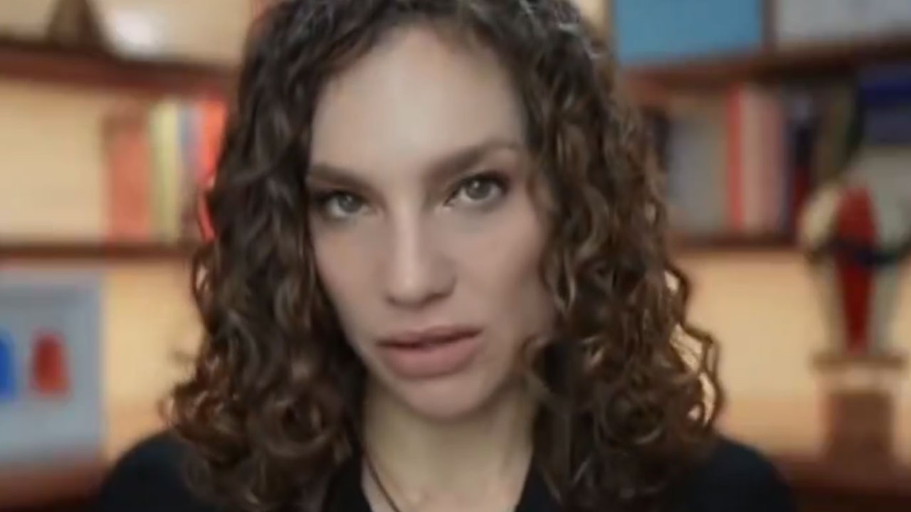 Nevşin Mengü CHP’nin şoförünü akladı! Otobüsü senin üstüne sürseler yine böyle mi derdin?