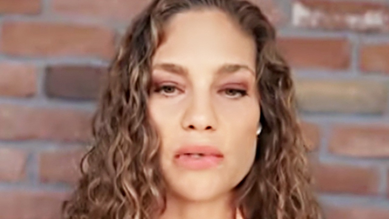 Nevşin Mengü 'Cuma Hutbesi'ne dil uzattı: Yorumuyla çamura battı, tezi böyle çöktü