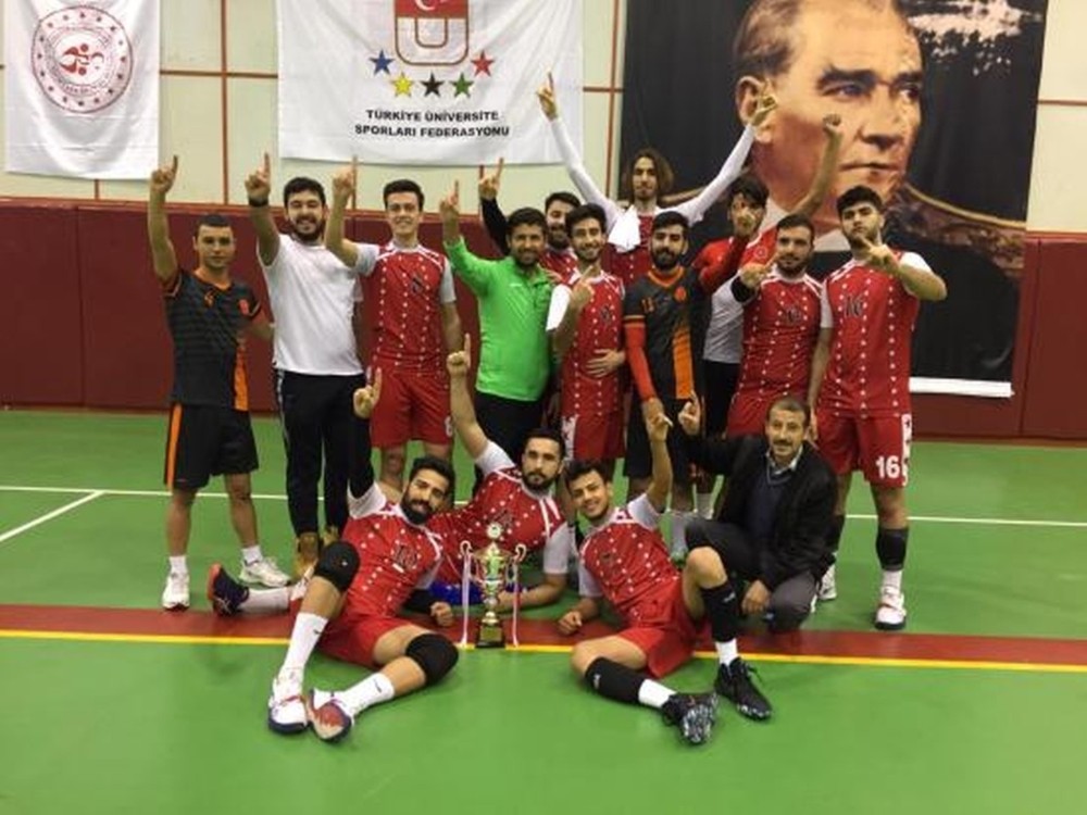 NEVÜ Erkek voleybol takımı 1.Lige yükseldi 