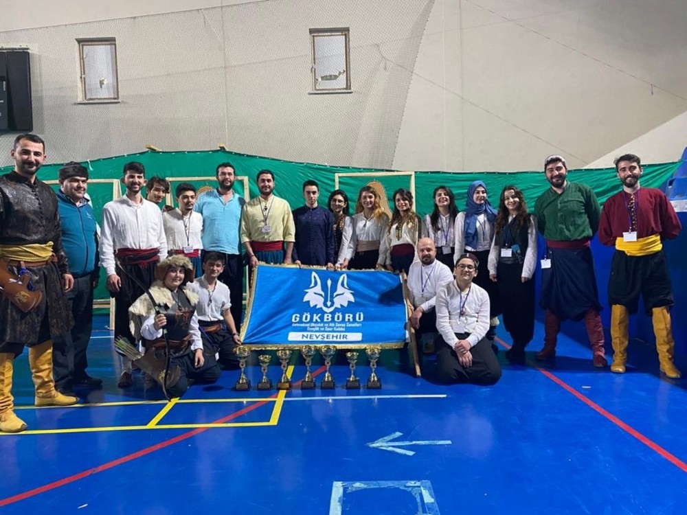 NEVÜ Gökbörü okçuları 4 kupa birden kazandı 