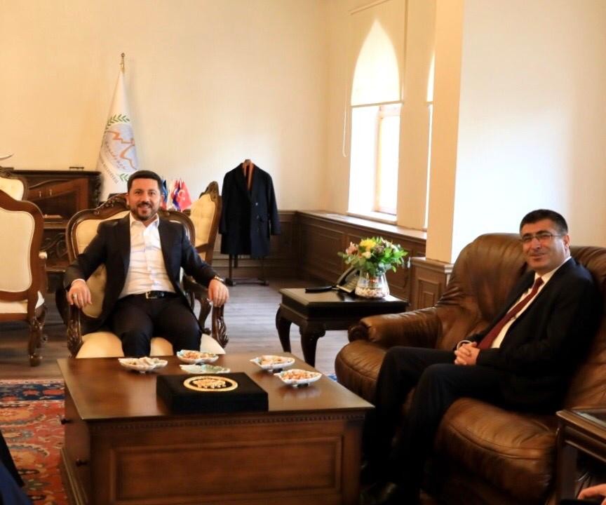 NEVÜ Rektörü Prof. Dr. Aytekin, Belediye Başkanı Rasim Arı’yı ziyaret etti 